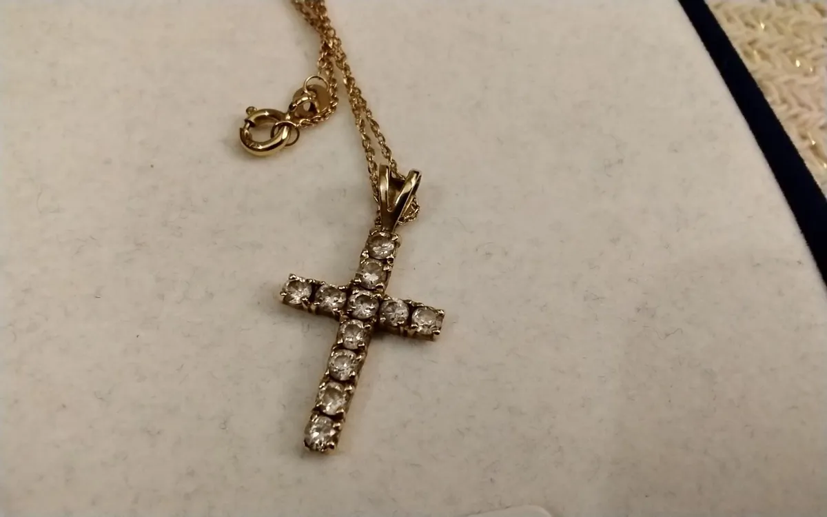 9ct gold white topaz cross pendant with chain 20" - Image 2