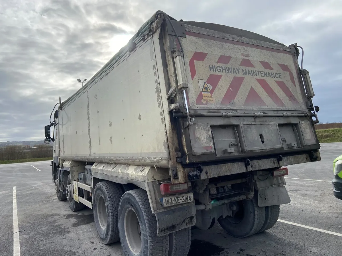 2014 Volvo FM 8x4 Tipper Truck - Image 4