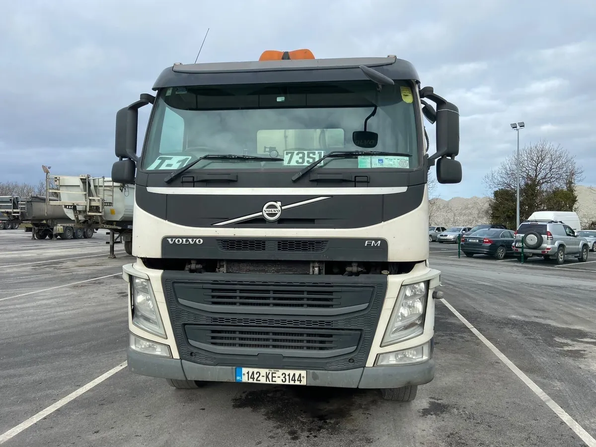 2014 Volvo FM 8x4 Tipper Truck - Image 2