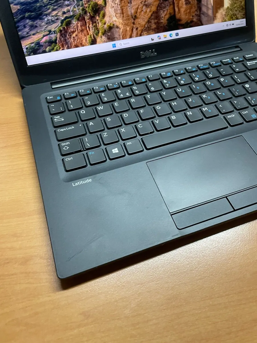 Dell laptop i7 pro 16/256 windows 11 - Image 3