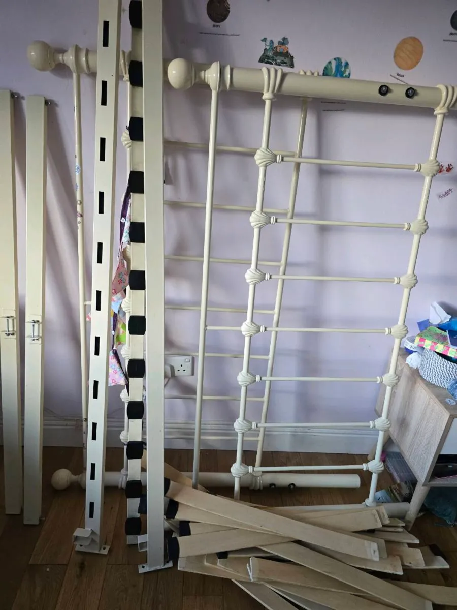 Queen size bed - Image 3