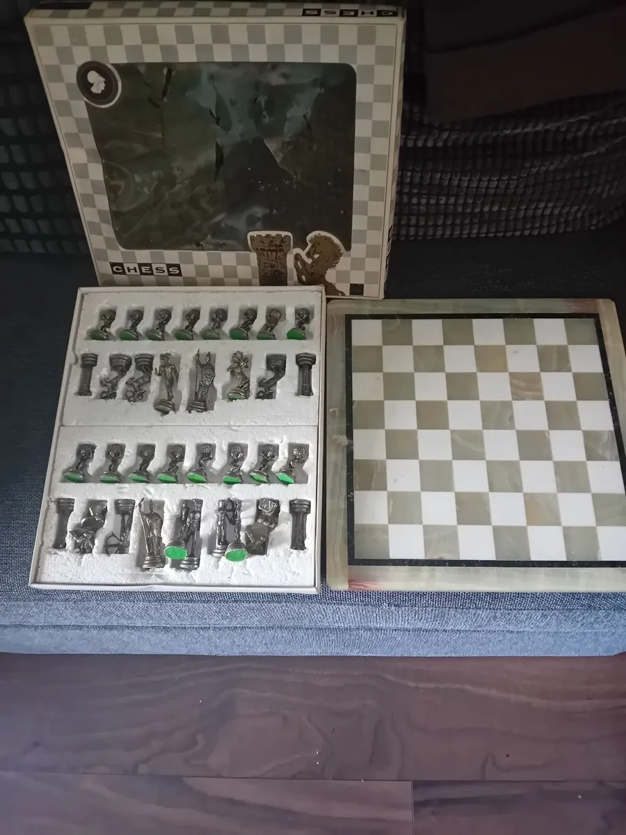 Chessboard and set