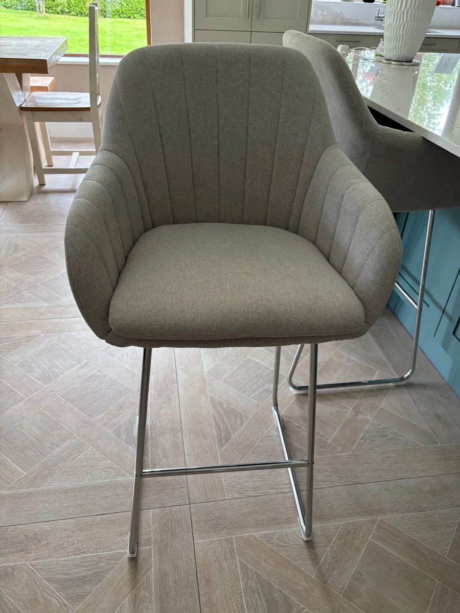kitchen bar/island chairs x 5 - Image 1