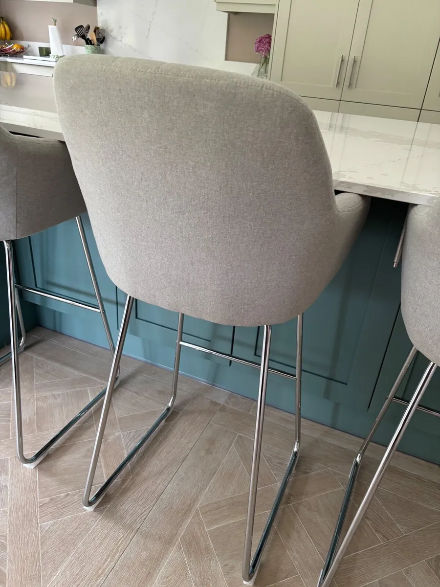 kitchen bar/island chairs x 5 - Image 2