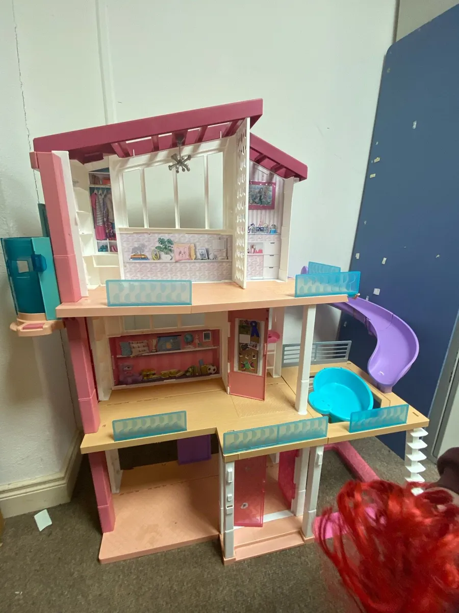 Free doll house - Image 1