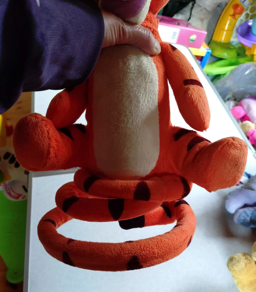 Disney Turbo Tail Tigger (used). - Image 2