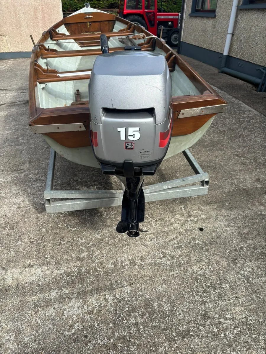 Boat engine and trailer - Image 1