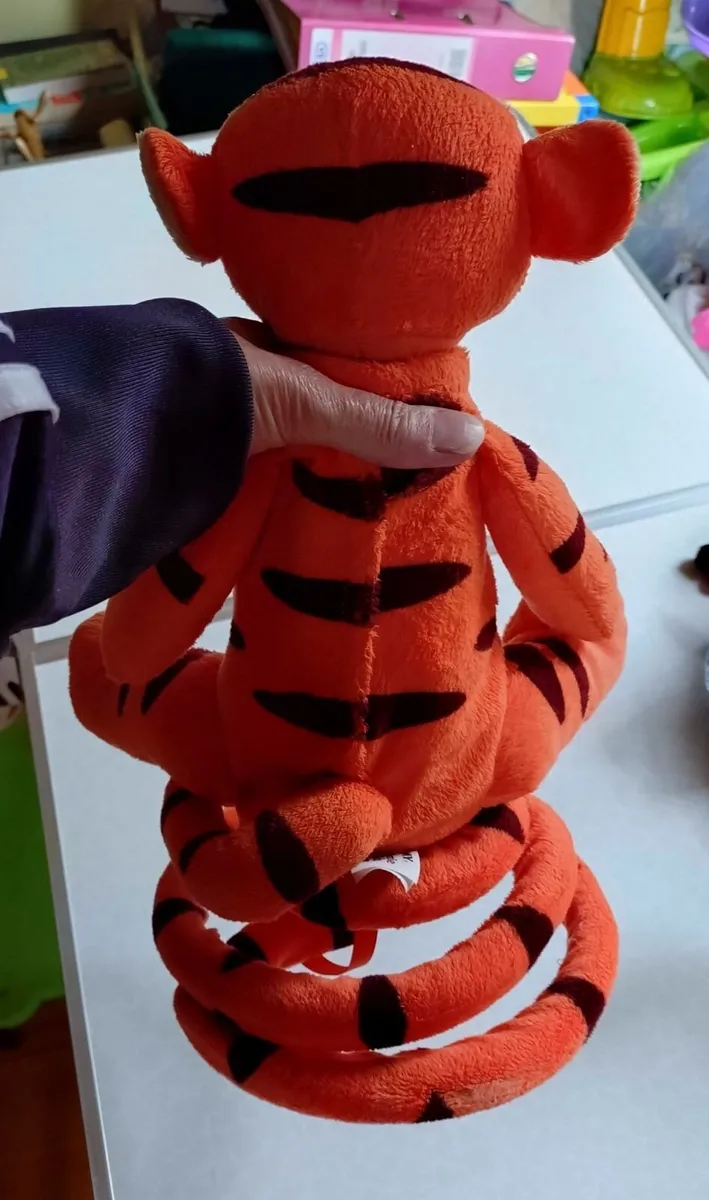 Disney Turbo Tail Tigger (used). - Image 3