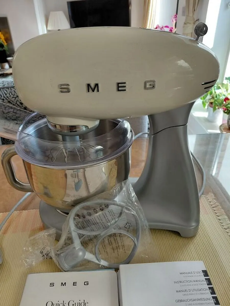 SMEG 50s style cream Food Mixer. Never used - Image 1