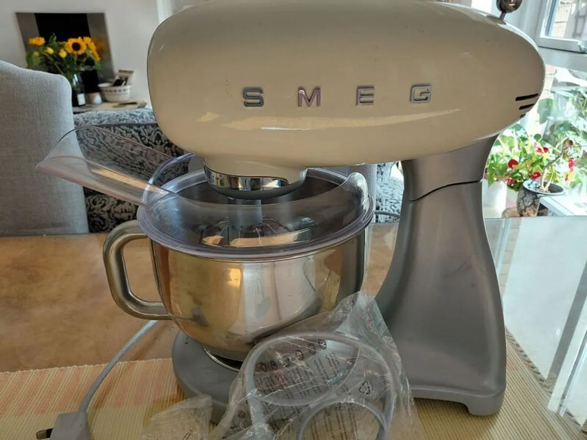 SMEG 50s style cream Food Mixer. Never used - Image 2