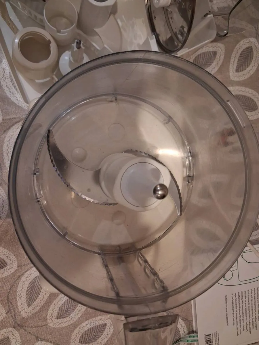 Food processor - Image 2