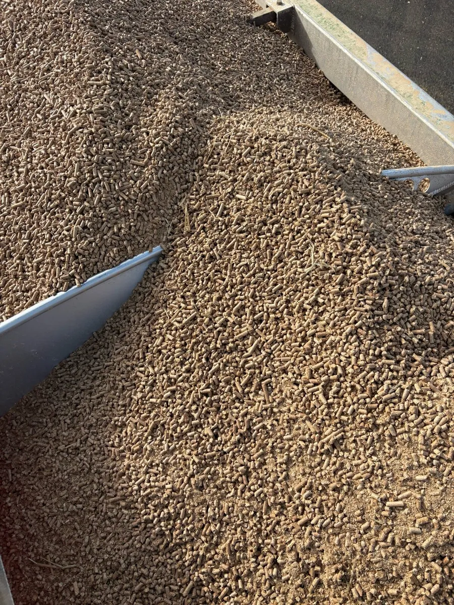Straw Pellets and Straw Crumb in Bulk & Bags - Image 1