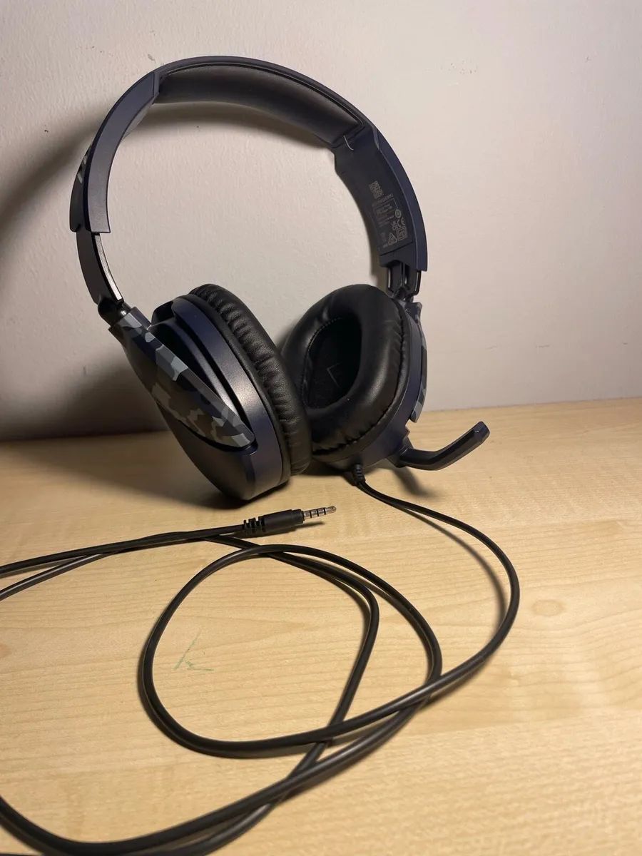 Ps4 slim + controller and headset + games - Image 3