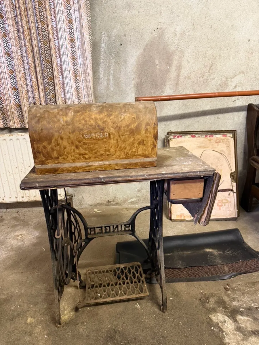 Antique singer sewing machine - Image 3