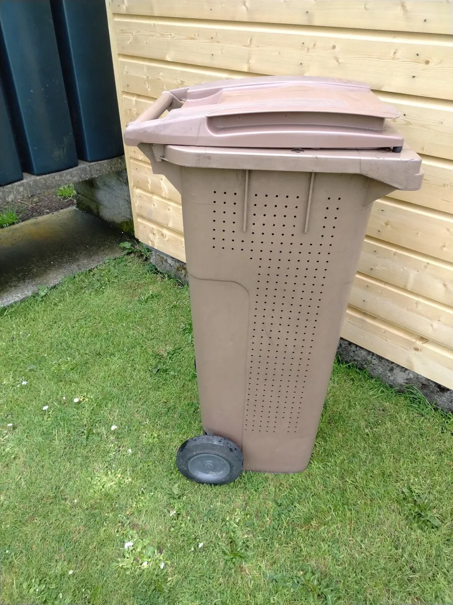 Brown Garden Waste Bin 180litres €30 - Image 1