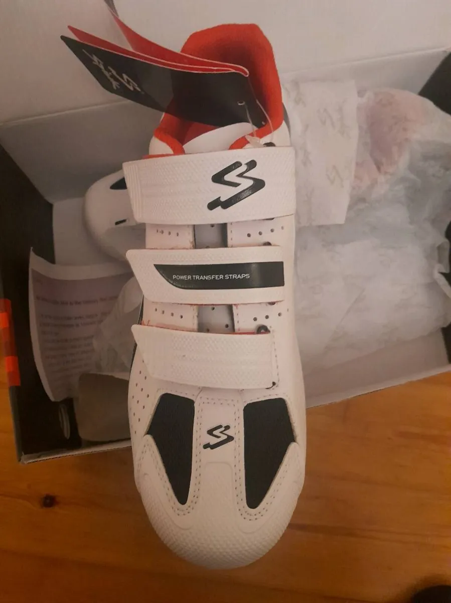 Cycling shoes - Image 1