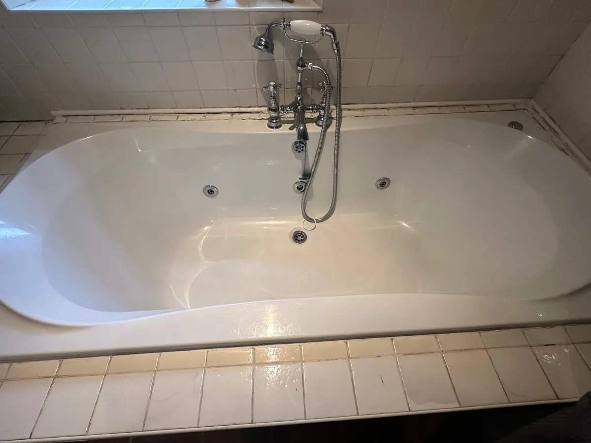 Bathroom Suite - Image 1