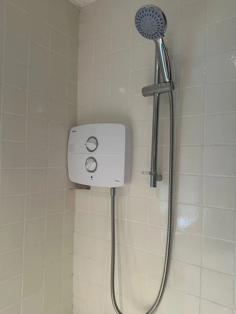 Bathroom Suite - Image 3