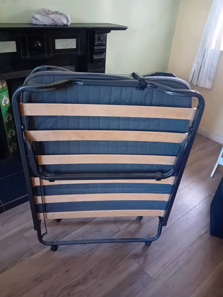 Fold up single bed
