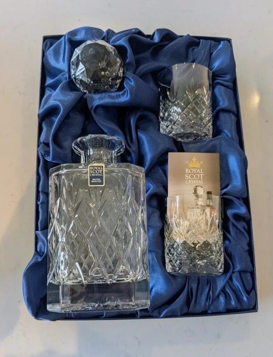 Royal Scot Crystal Edinburgh Whisky Set Square Decanter & 2 Tumblers, Brand New - Image 2