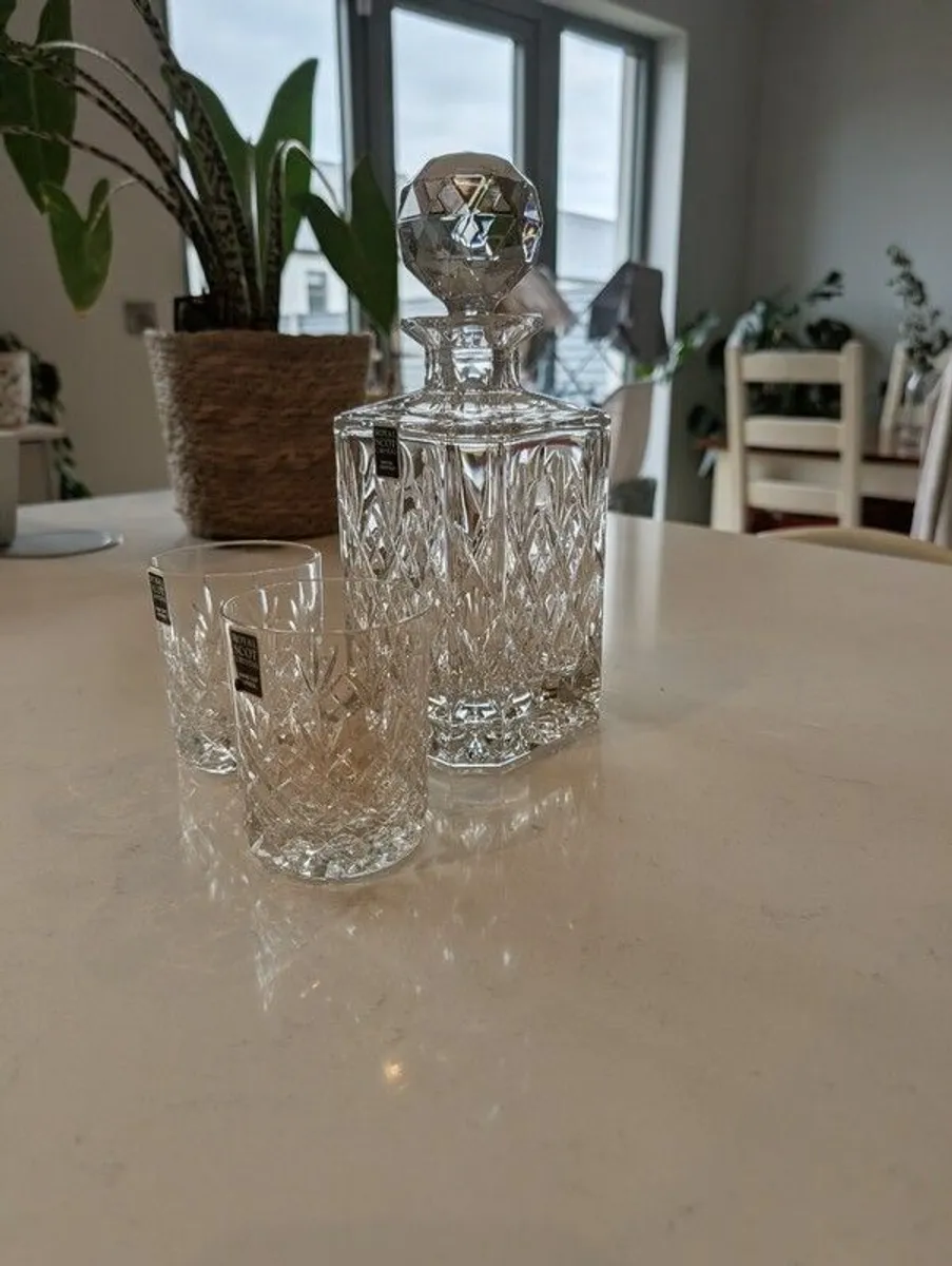 Royal Scot Crystal Edinburgh Whisky Set Square Decanter & 2 Tumblers, Brand New - Image 3