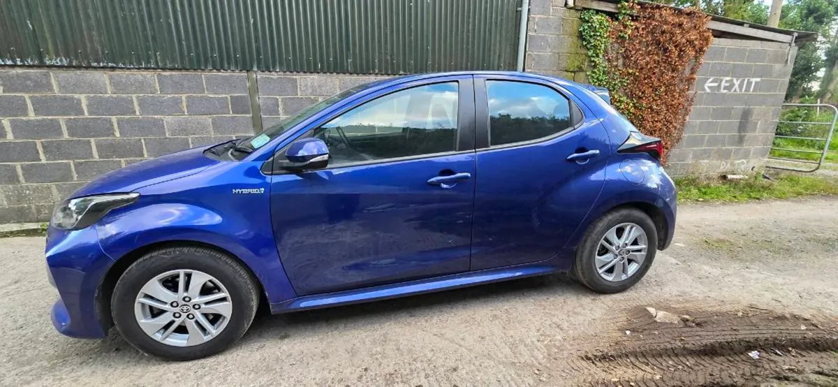 Toyota Yaris Hybrid Automatic - Image 3