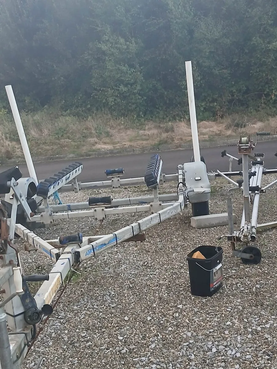 17 FOOT FIBRE GLASS WIDEBEAM BOAT - Image 3