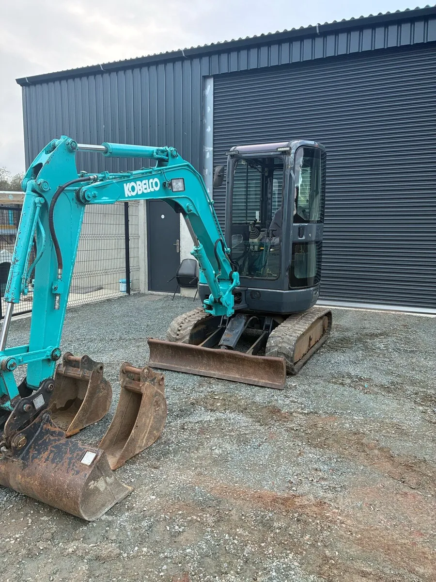 Kobelco 3 tonne digger sk30 SR - Image 1