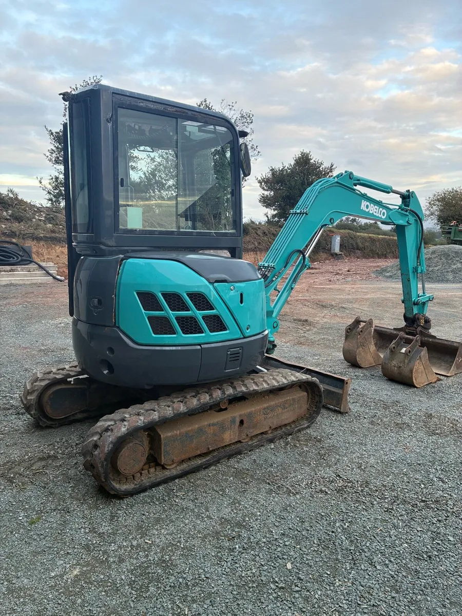 Kobelco 3 tonne digger sk30 SR - Image 3