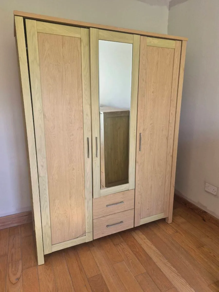 Bedroom Wardrobe with Mirror