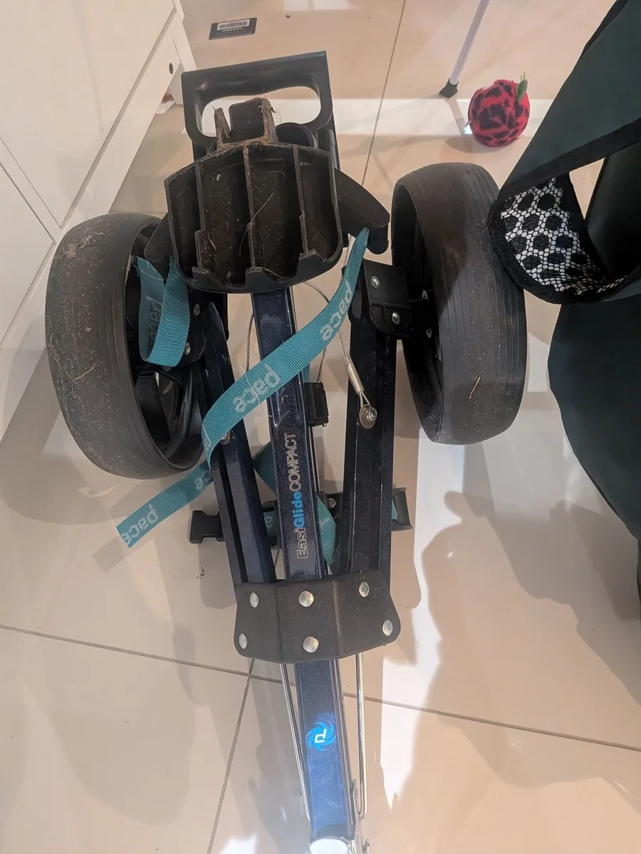 Golf set with trolley included - Image 3
