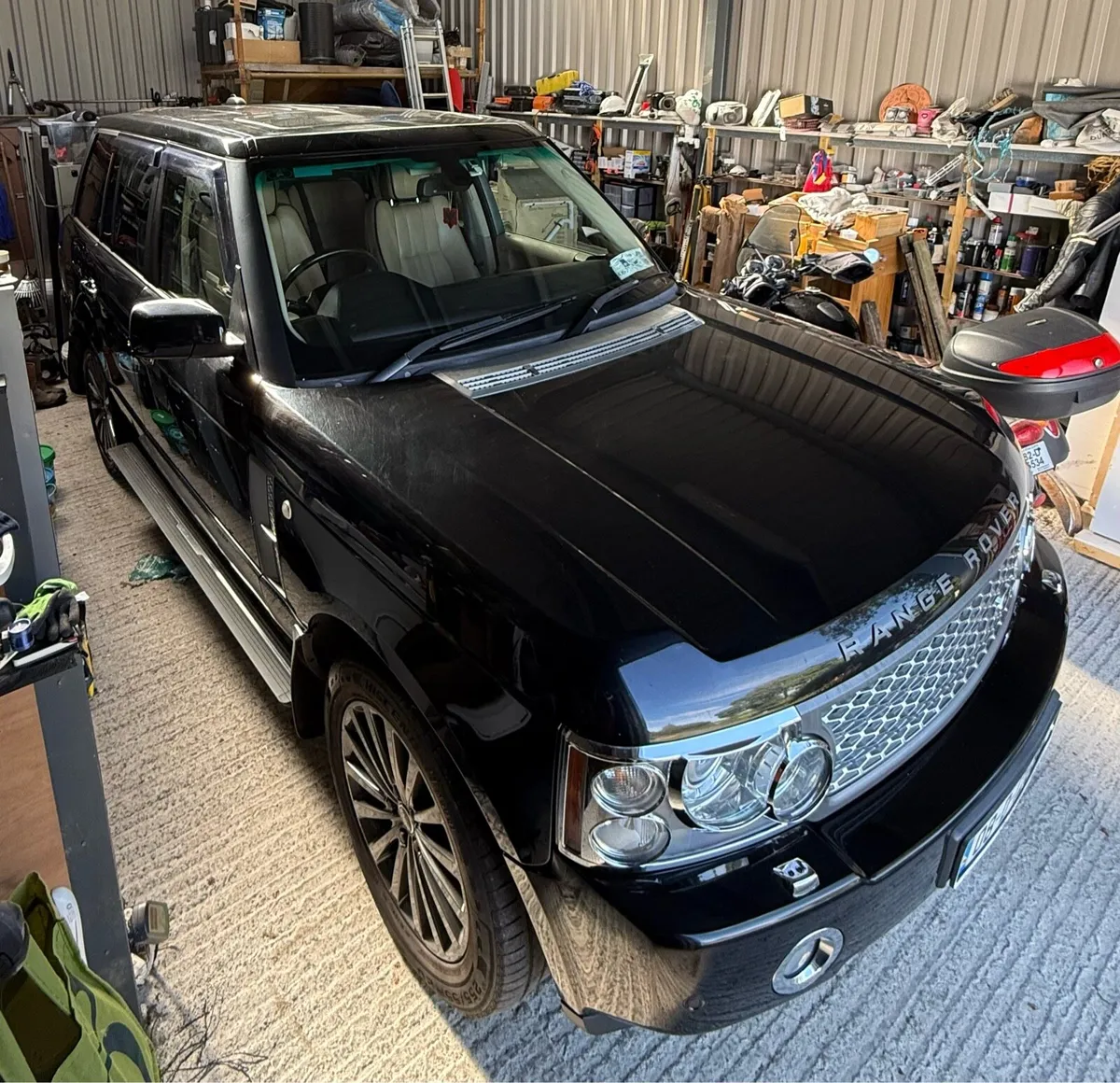 Range Rover Vogue 3.6 TD6 V8 Crewcab - Image 2