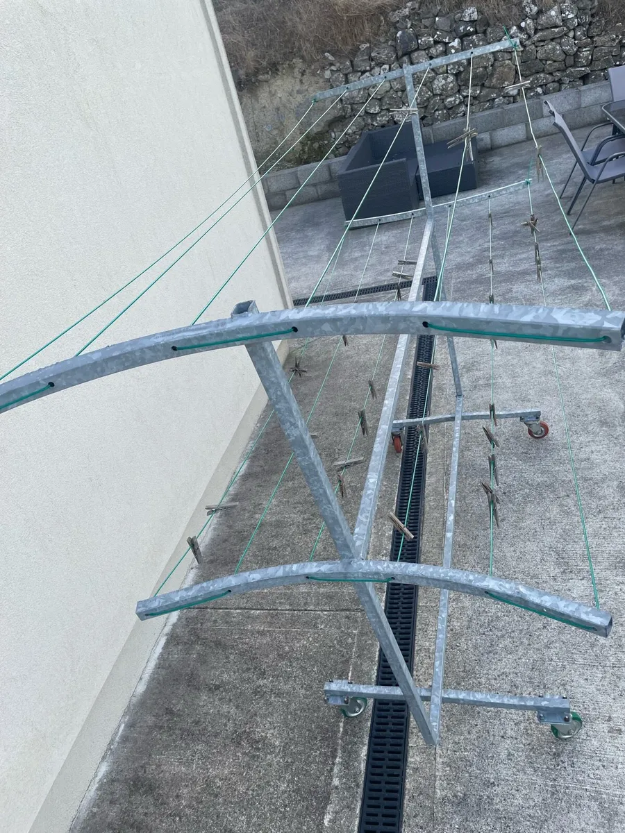 Portable clothesline - Image 2