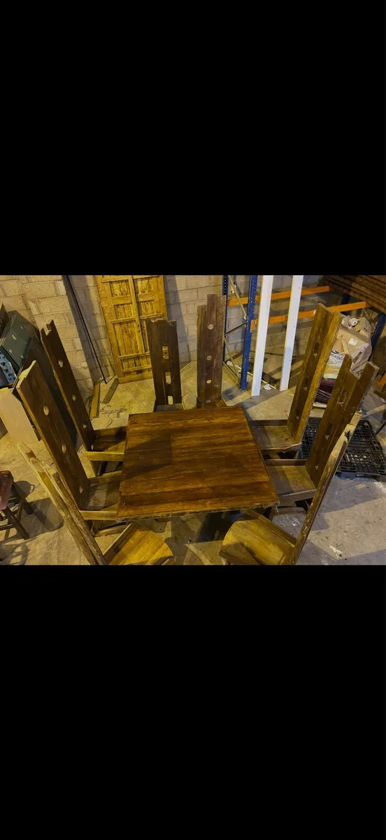 Table and chairs - Image 2