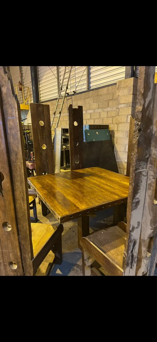 Table and chairs - Image 4