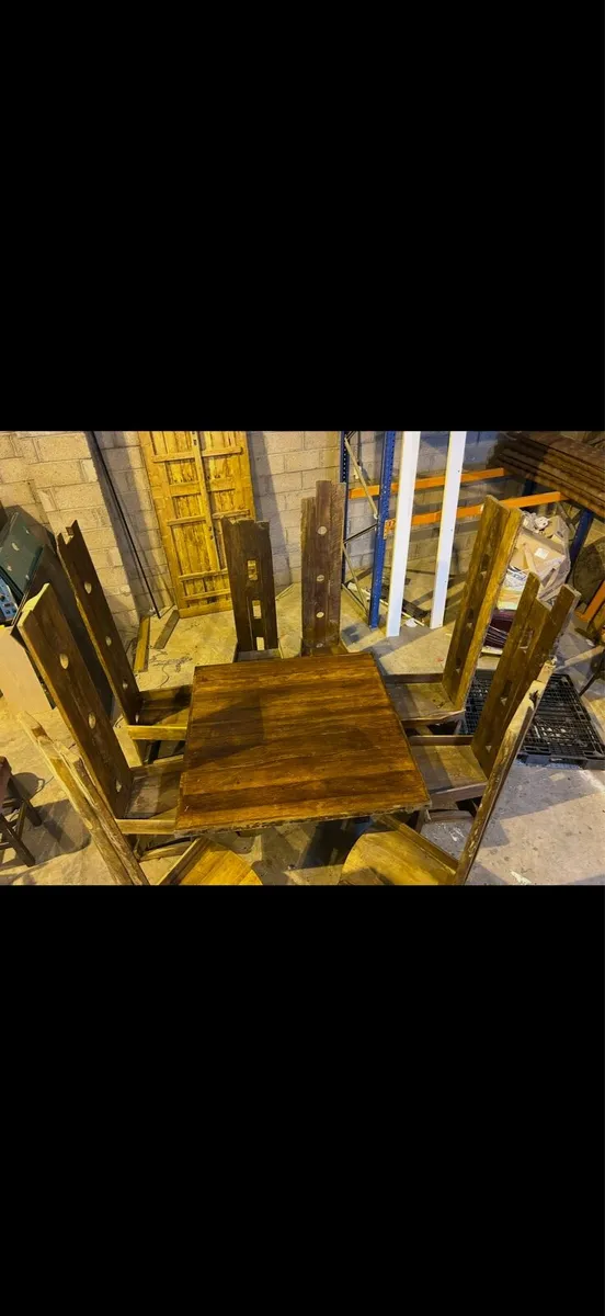 Table and chairs - Image 3