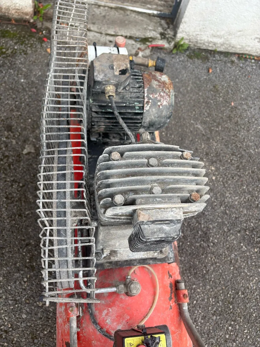 100L Air compressor for sale - Image 4