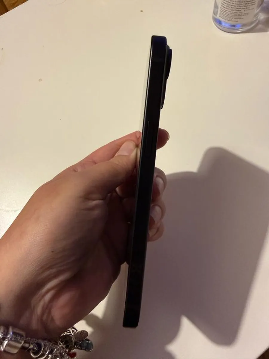 Iphone 15 128GB - Image 1