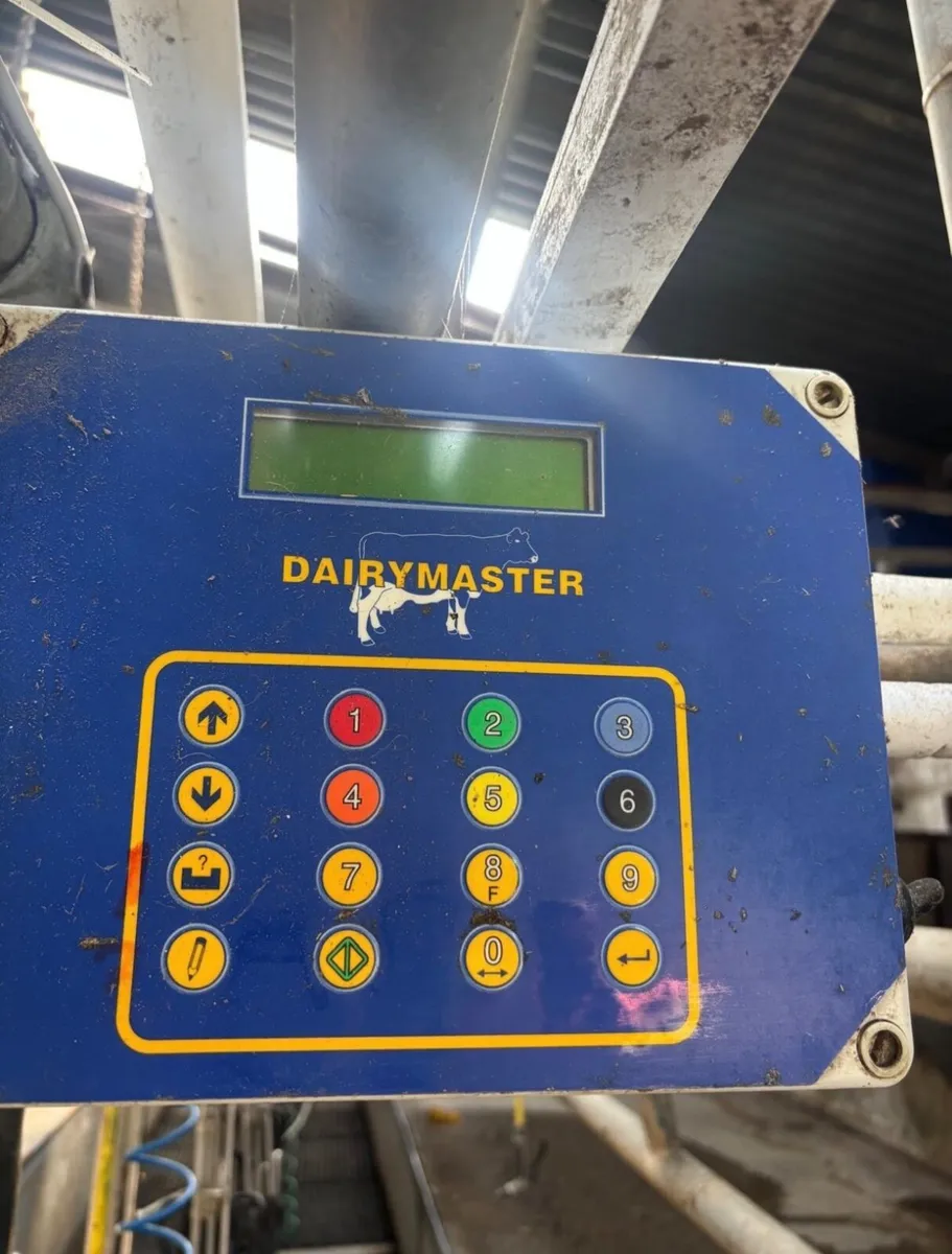18 unit Dairymaster Milking Parlour - Image 2