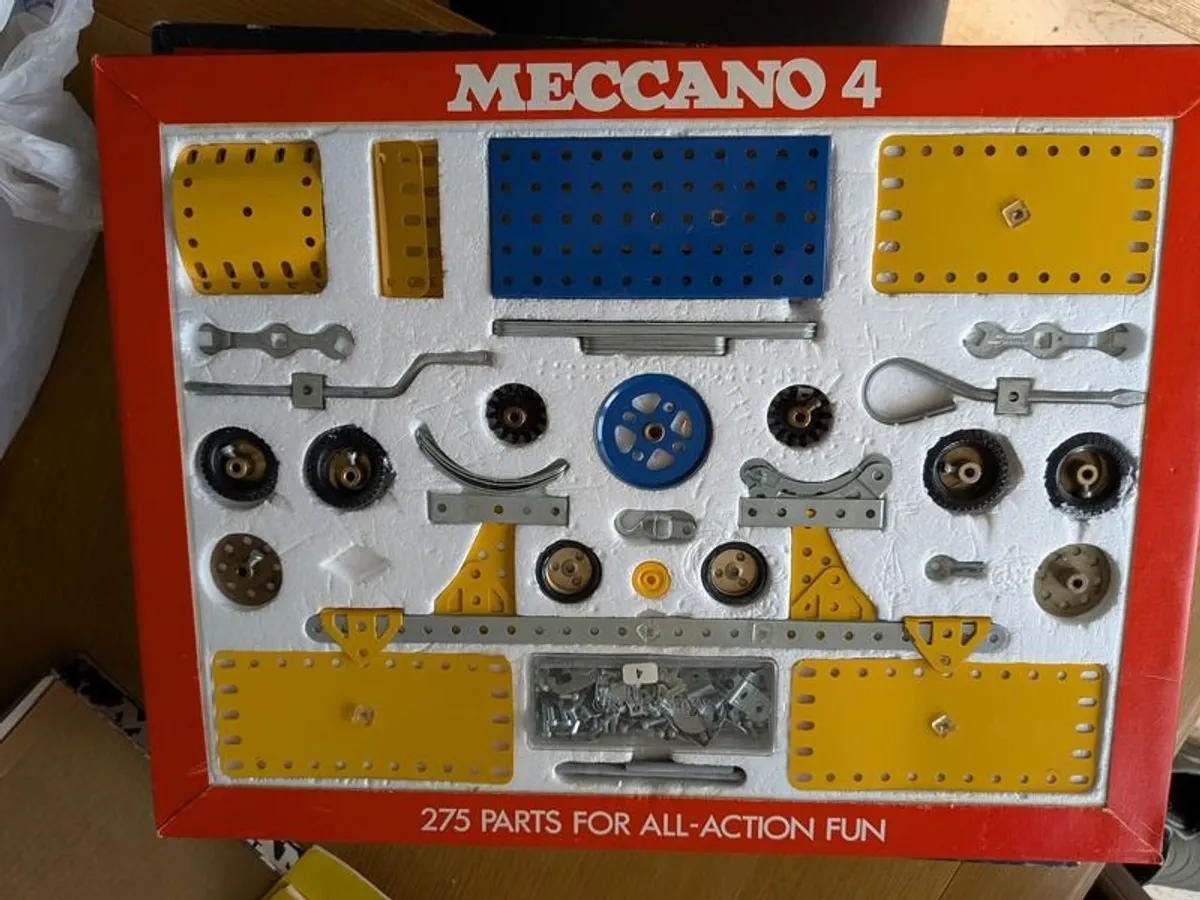 Meccano sets and parts - Image 1