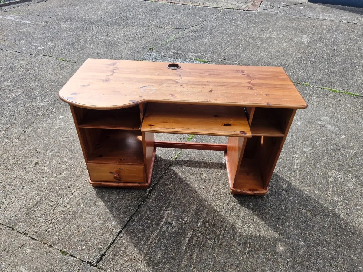 Desk. - Image 2