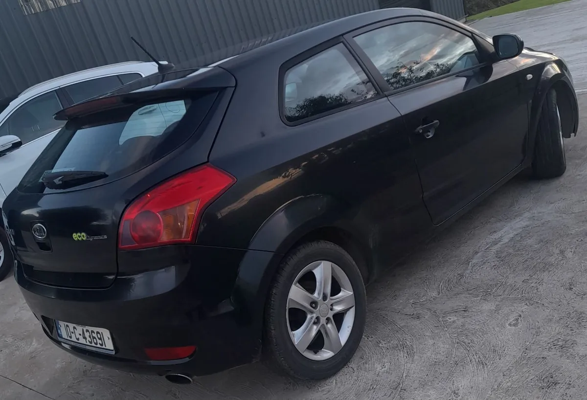 Kia Ceed 2010 - Image 3