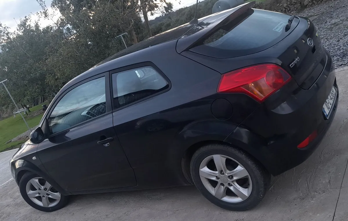 Kia Ceed 2010 - Image 1