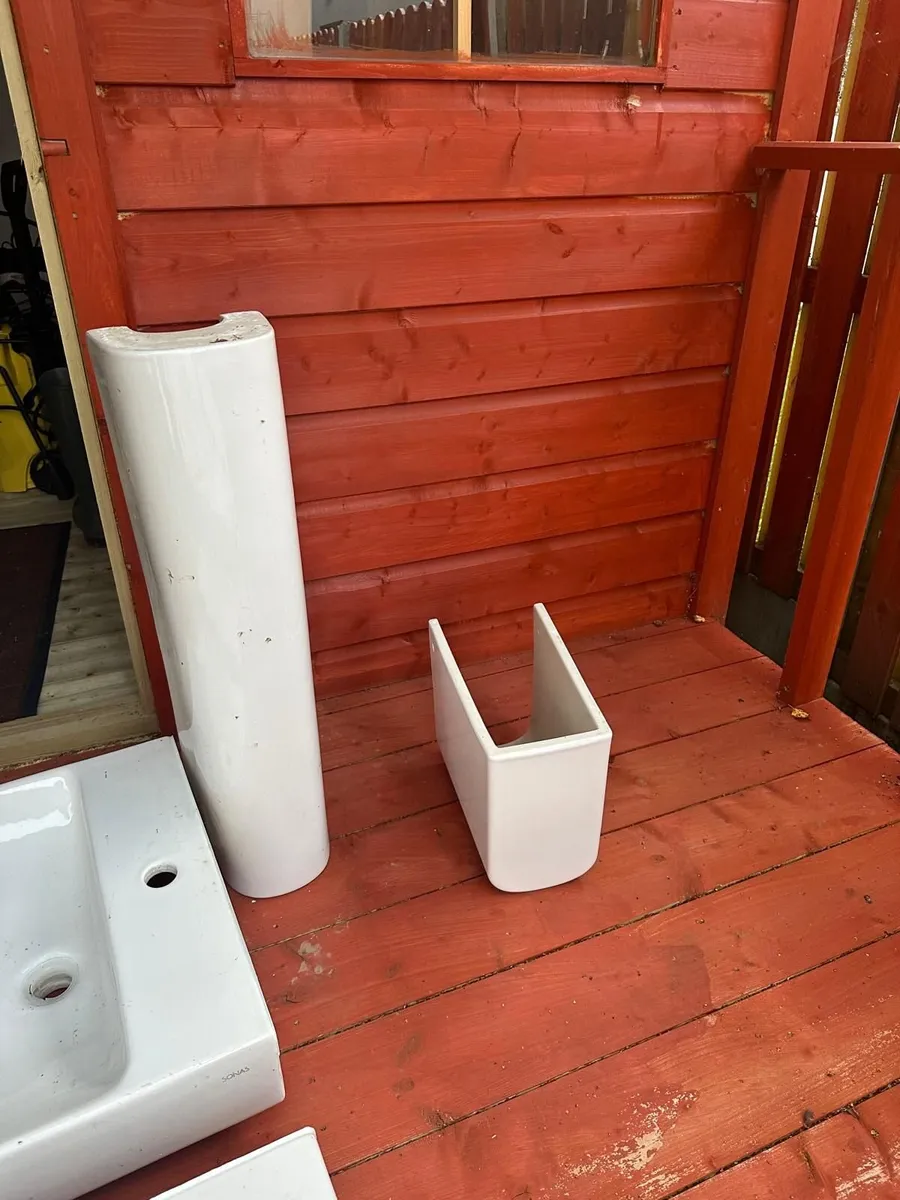 Bathroom Wash Basins with Pedestals (x2 sets) - Image 2