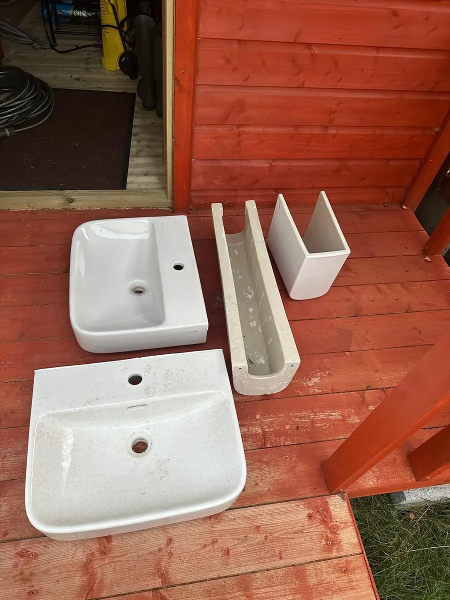 Bathroom Wash Basins with Pedestals (x2 sets) - Image 3