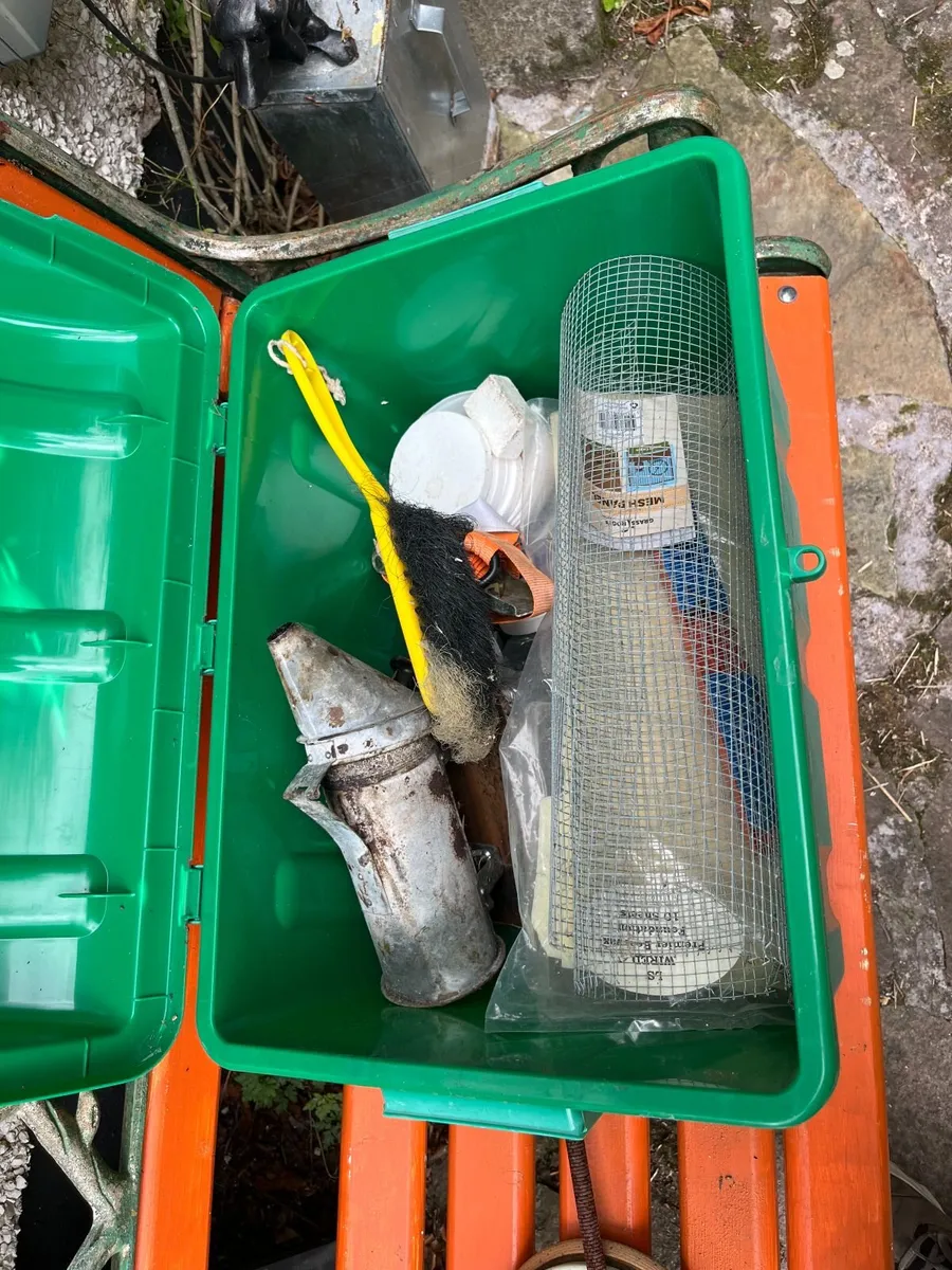 Beekeeping equipment - Image 1