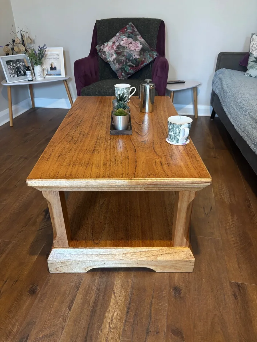 Solid Rossmore Coffee Table (Refurbished) - Image 4