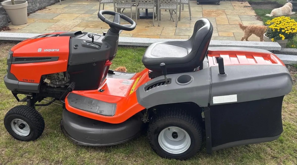 Drive on lawnmower - Image 4