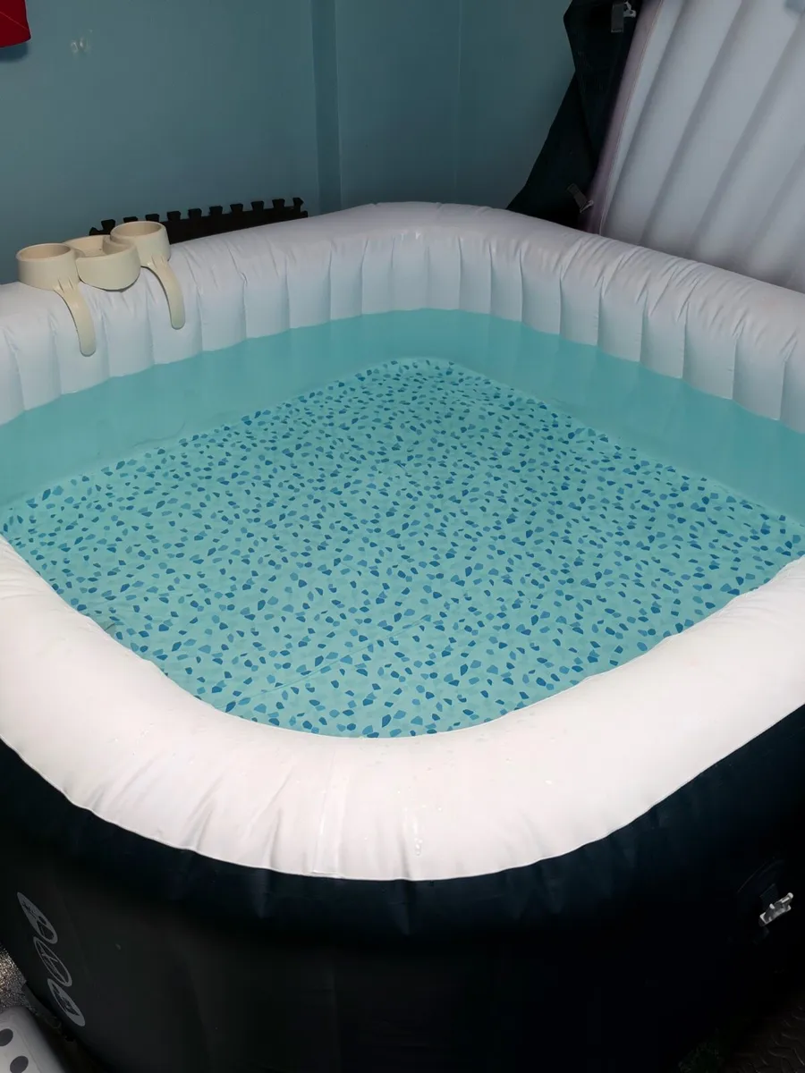 Lay z spa hot tub - Image 1