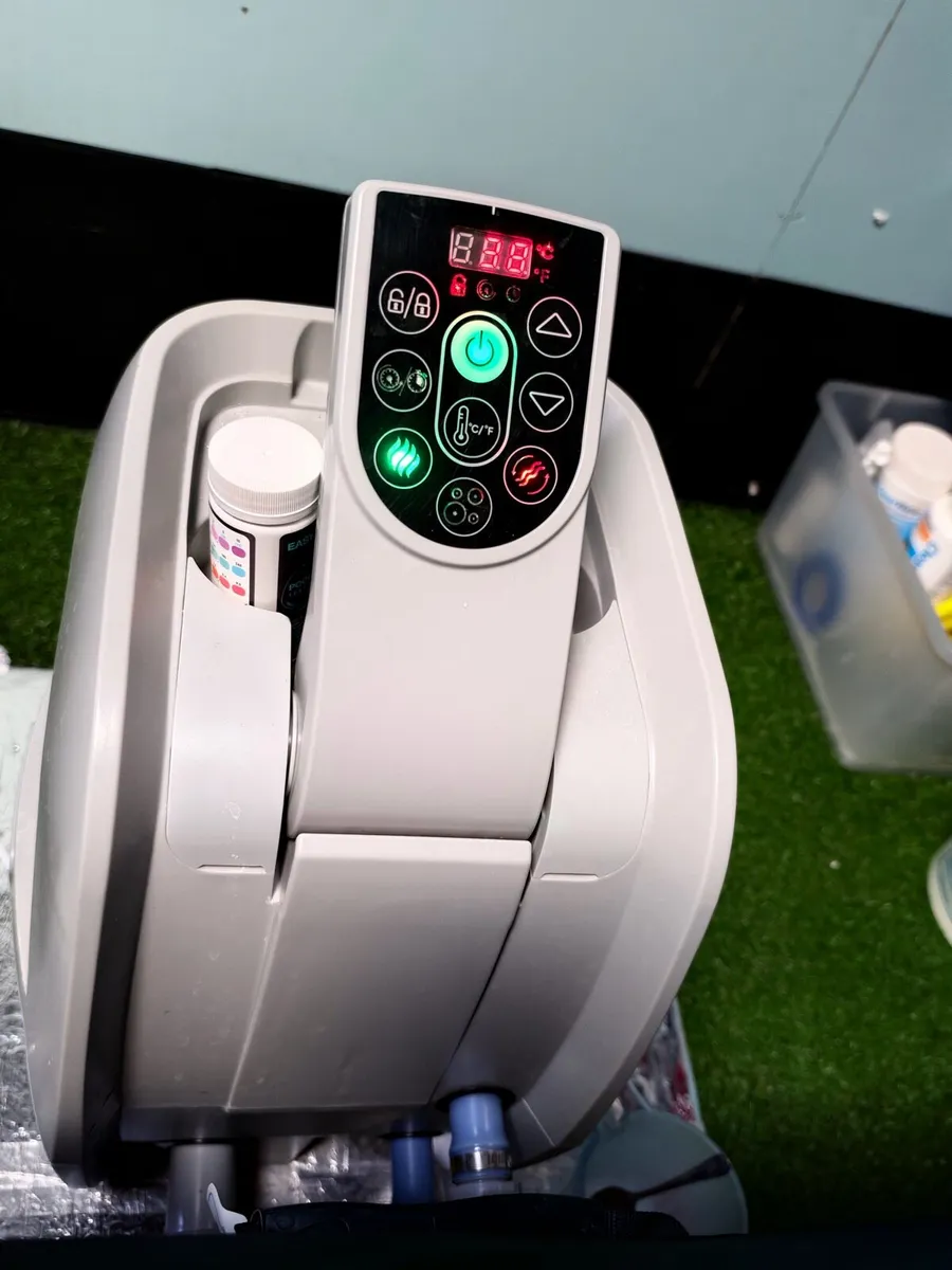 Lay z spa hot tub - Image 2